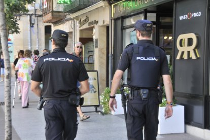 Agentes de la Policía Nacional de patrulla por Soria.