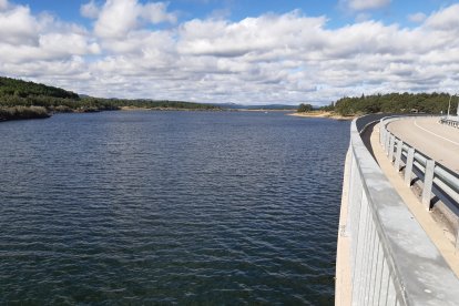 El embalse de la Cuerda del Pozo comienza a ralentizar su descenso.