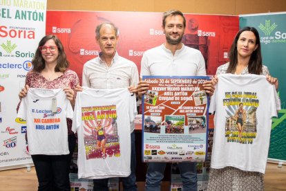 Emili Chauvin, Abel Antón, Manuel Salvador y Soledad Soriano en la presentación de las tres pruebas atléticas del 30 de septiembre.