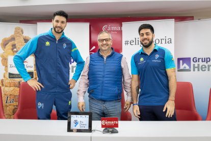 Flores y Aulisi junto al presidente Alfredo Cabrerizo