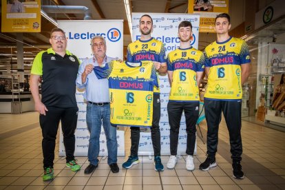 Presentación de la camiseta del Balonmano Soria para esta temporada.