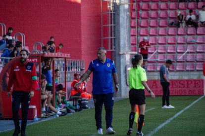 Javi Moreno en el banquillo de Los Pajaritos.