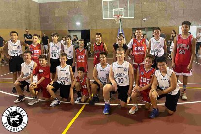 Los alevines del Club Soria Baloncesto posan junto a los del Azulejos Moncayo.