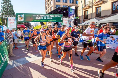 Tarde de atletismo con cerca de un millar de corredores