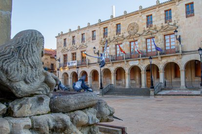 Edificio del Ayuntamiento de la capital, en la plaza Mayor. MARIO TEJEDOR