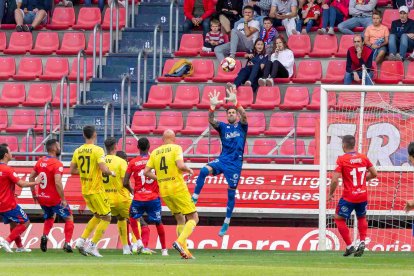 Dorronsoro recuperaba la titularidad eN la portería del Numancia el pasado domingo ante el Navalcarnero.