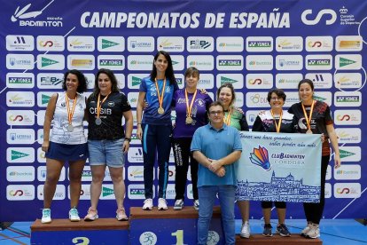 Esther Pereira en lo más alto del cajón como campeona de España.