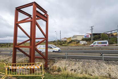 Inicio de la estructura de la pasarela de Las Casas. - MARIO TEJEDOR