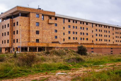 Panorámica del polémico edificio. MARIO TEJEDOR