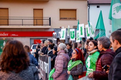 La concentración ha tenido lugar a las puertas del Ayuntamiento de Medinaceli.