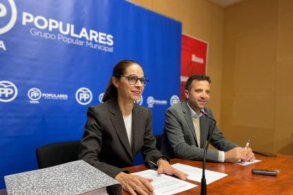 Belén Izquierdo y Javier Jiménez durante la comparecencia. HDS