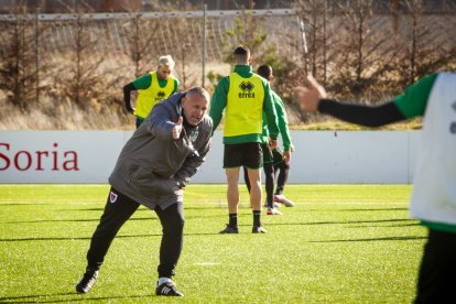 Los de Javi Moreno preparan el encuentro ante el San Fernando