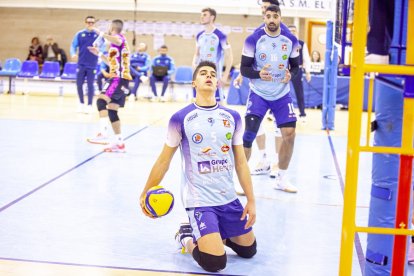 Partido reñido del mejor voley en Los Pajaritos