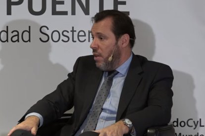 El ministro Óscar Puente interviene en el Club de Prensa de El Mundo-Castilla y León.