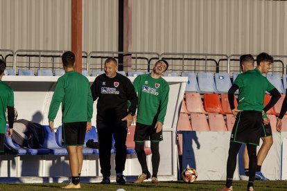 Buen ambiente en la vuelta a los entrenamientos del CD Numancia.