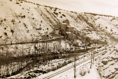 Remanso suave del discurrir del Duero y de la quietud espiritual de la ermita de San Saturio, hacia 1960.