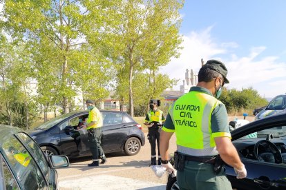 Imagen de un control de tráfico de la Guardia Civil.