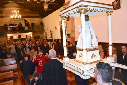 Navaleno baila un año más al Niño Jesús.