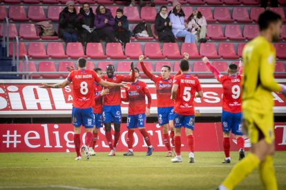 En Numancia celebra el 25 aniversario de Los Pajaritos con una victoria ante la Segoviana.