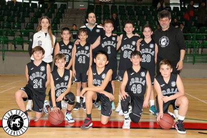 Foto de equipo de los alevines del Club Soria Baloncesto en Segovia.