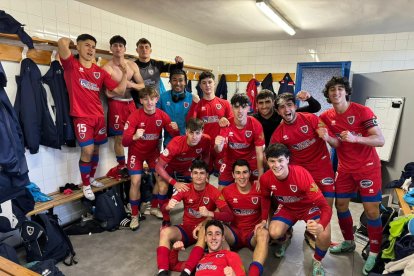 Los jugadores del Numancia B celebran la victoria en tierras segovianas.