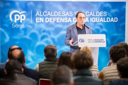 Benito Serrano interviene ante alcaldes y alcaldesas de la provincia de Soria en calidad de presidente del PP.