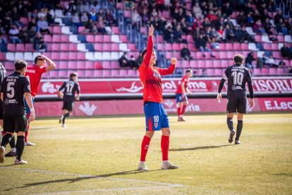 El Numancia se impone al Llerenense (2-0) con los fichajes de invierno como goleadores.