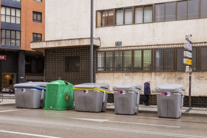 Contenedores renovados en la capital. MARIO TEJEDOR