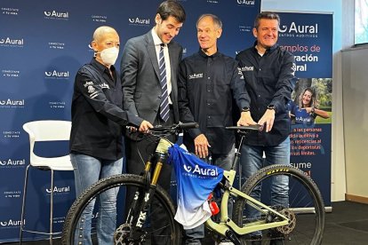 Presentación del equipo solidario Aural Centros Auditivos.