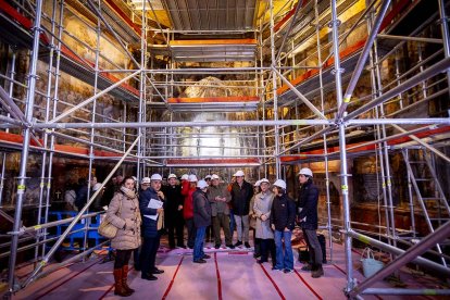 El consejero de Cultura visitó la restauración de las pinturas de San Saturio.