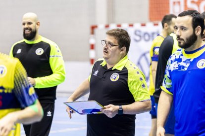 Los de Lluelles fueron muy superiores a Balonmano 4 Valles