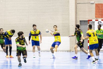 Los de Lluelles fueron muy superiores a Balonmano 4 Valles