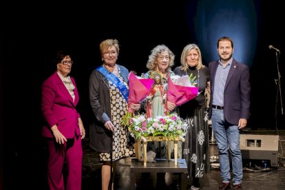 En el acto Ana Villarroya fue nombra alcaldesa por un día ante el aplauso de las asistentes