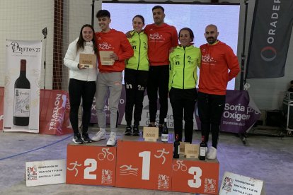 Podio con los mejores en el duatlón de Langa.