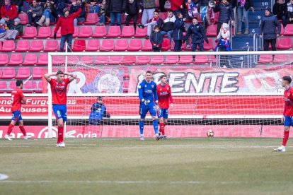 El Numancia protagonizó una nefasta primera parte que le costó el partido ante el Illescas.