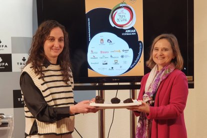 Carolina Romero y Elia Jiménez, en la presentación de la feria.