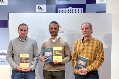 Enrique Rubio, en el centro, junto a Miguel Jesús Andrés (izquierda) y Carlos Tomeo (derecha).