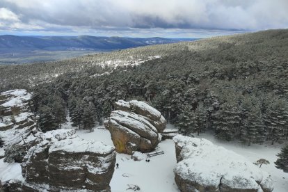 La nieve de la borrasca Louis se dejó notar muy poco en cotas medias, pero sí engalanó las partes altas de Pinares.