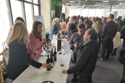 Asistentes a la Feria del Vino en la mañana de este sábado.