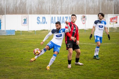 El Almazán goleó a un rival directo como el Laguna y toma aire en la clasificación.