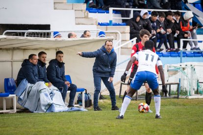 El Almazán goleó a un rival directo como el Laguna y toma aire en la clasificación.