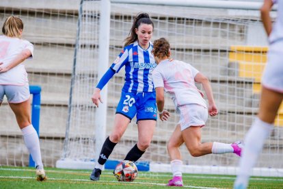 Marta Charle en un encuentro con el Deportivo de La Coruña