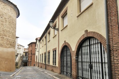 Sobre estas líneas, la residencia Sor María de Jesús de Ágreda, cerrada en 2010.