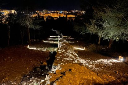 Pruebas de la iluminación de la muralla de Soria en la zona del Castillo.