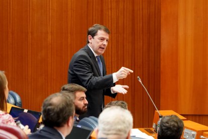 Fernández Mañueco durante su intervención en el Pleno.  ICAL