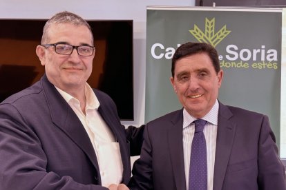 Alberto Santamaría y Carlos Martínez en la renovación de los convenios.