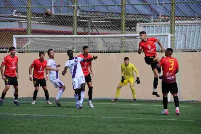 Imagen de la primera vuelta cuando el Numancia ganaba 2-3 en el campo del Mensajero.