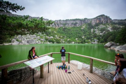 Turistas en la Laguna Negra.