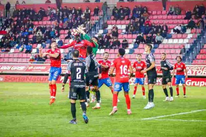 Imagen del partido de la primera vuelta en Los Pajaritos entre el Numancia y el Sanse.