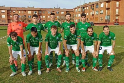 Once del C.D. San José B que ganó en el campo del líder.